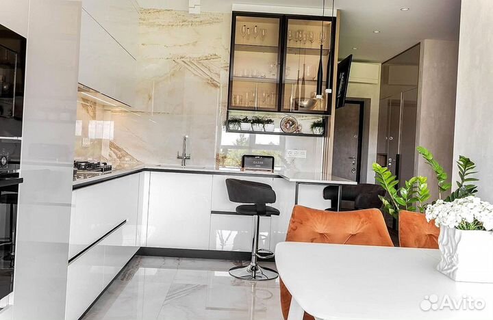 Кухня в потолок