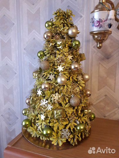 Елка из шишек