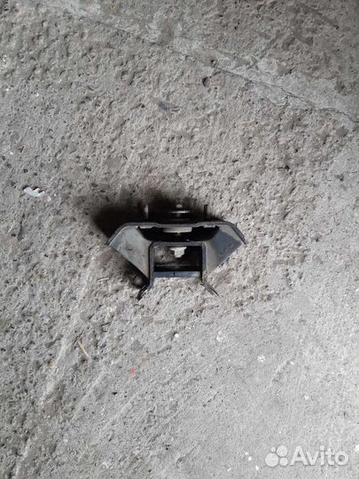Kia Sorento 1 BL подушка опора АКПП