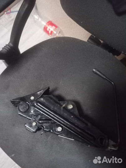 Домкрат винтовой