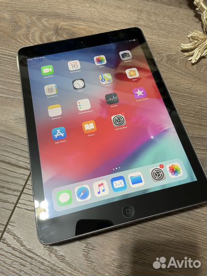 Планшет Apple iPad Air 16Gb, Grey space