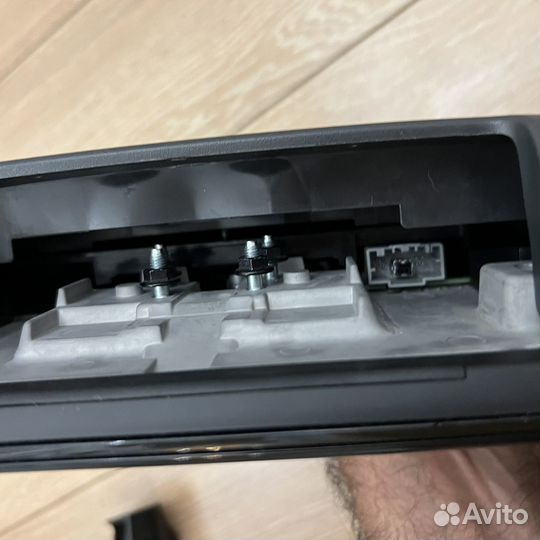 Монитор для задних пассажиров