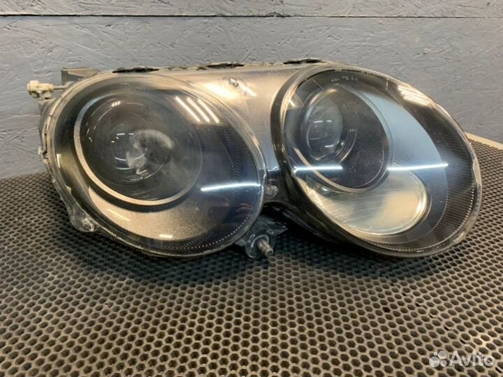 Фара ксеноновая передняя правая Bentley