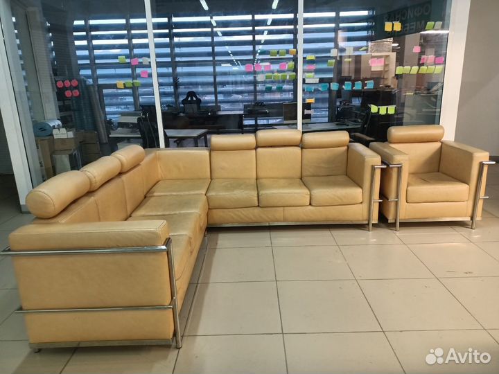 Большой угловой диван И кресло Б.У