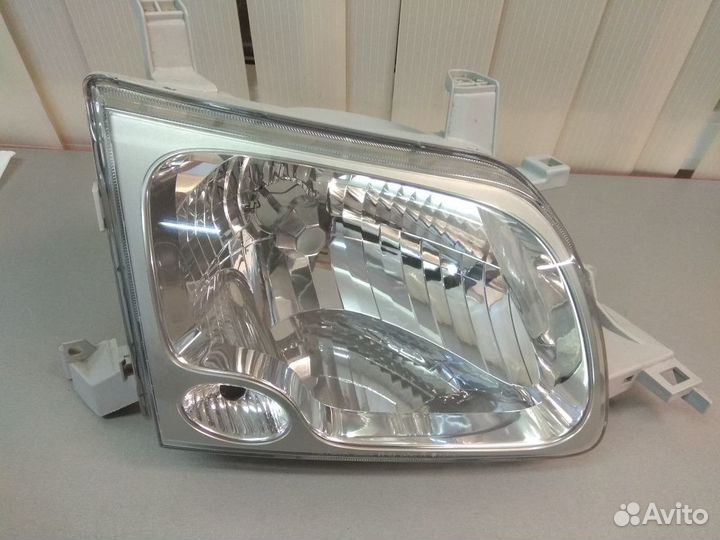 Фара toyota liteace noah оригинал CR50