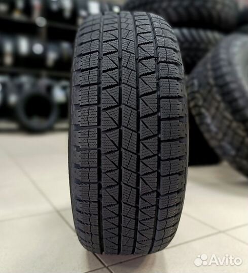 Royal Black Royal Ice 245/45 R17 95S