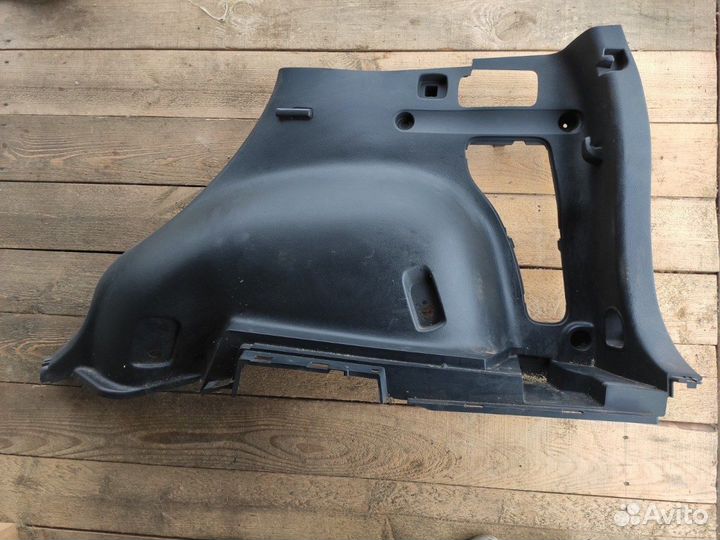 Обшивка багажника правая Toyota Rav 4 XA30