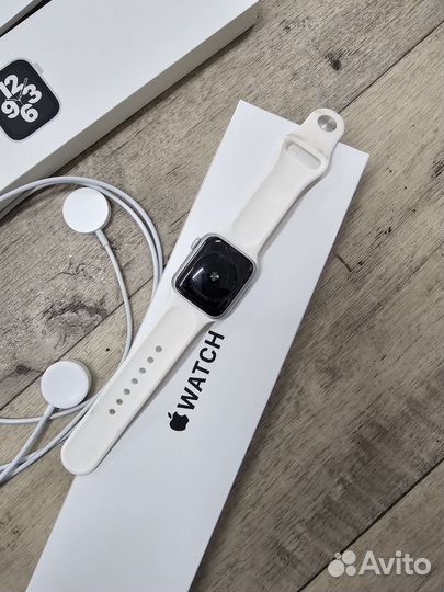 Часы Apple watch se 40 мм