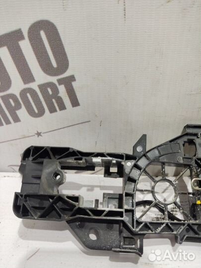 Кронштейн ручки двери задний левый Volkswagen