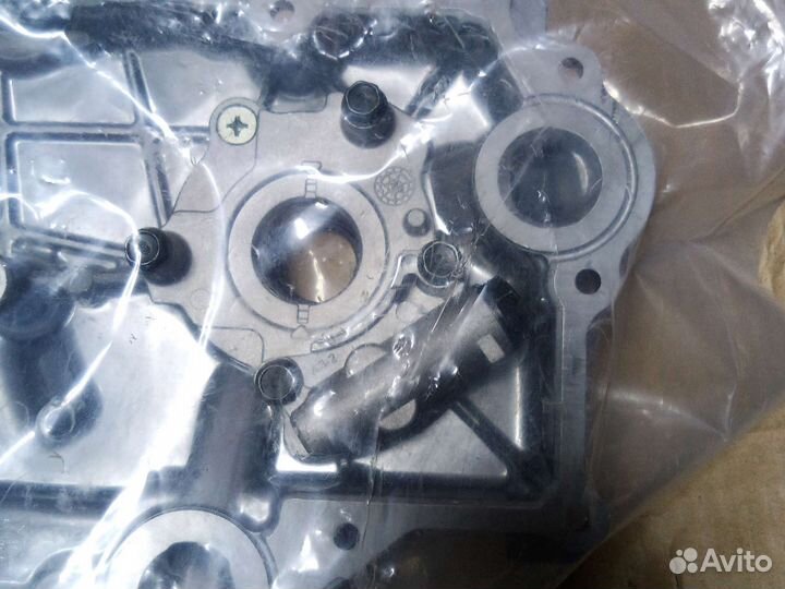 Крышка с насосом Kia Hyundai 213502B701