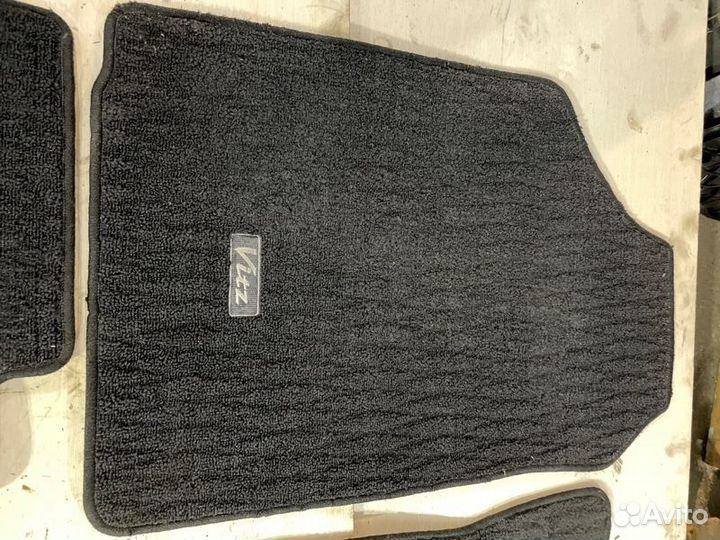 Коврики комплект Toyota Vitz SCP90 1KR-FE