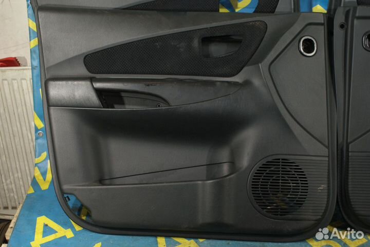 Обшивка двери Hyundai Tucson JM