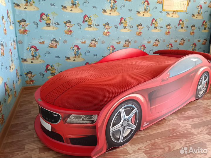 Детская кровать машина