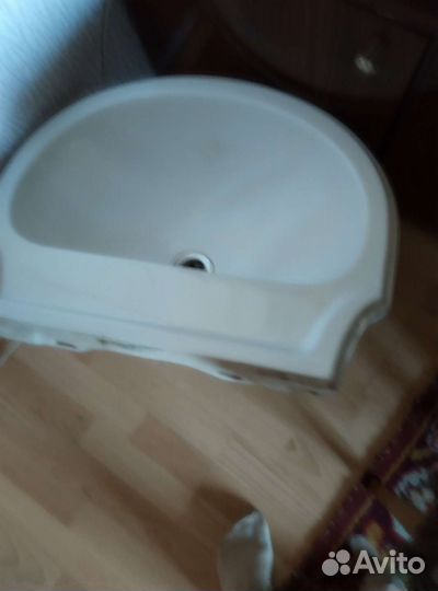 Раковина фаянсовая б.у