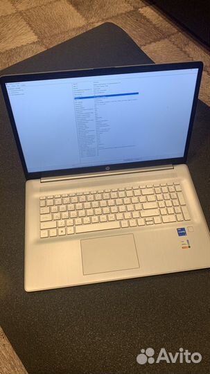 Ноутбук HP Laptop 17-cn0113ur серебристый