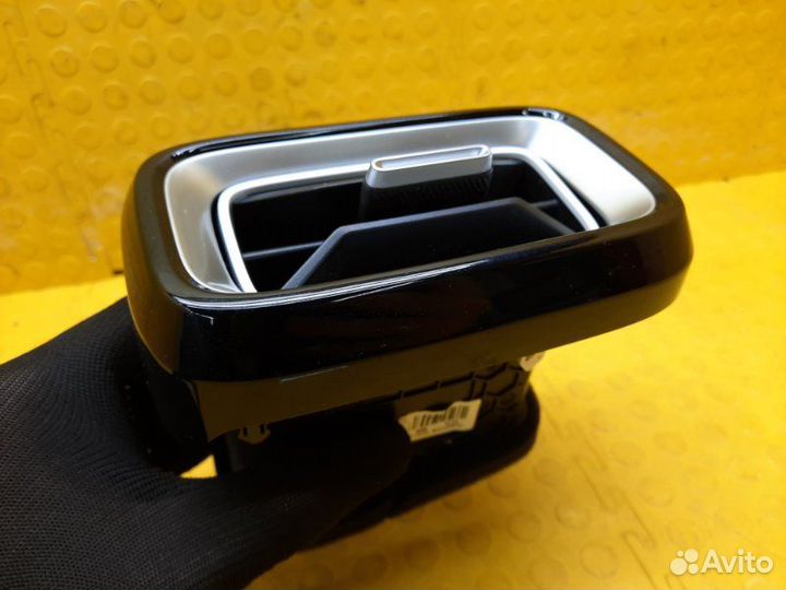 Б/У Дефлектор воздушный Есть мелкие царапины