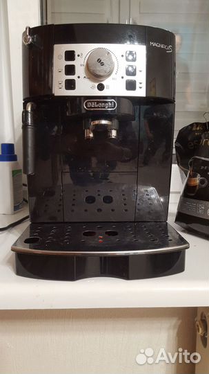 Кофемашина delonghi magnifica s