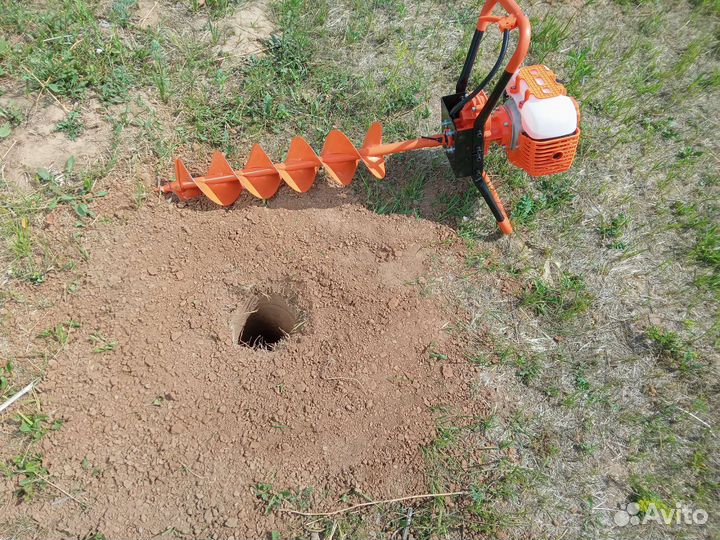 Бурение лунок мотобуром. Вспашка земли мотоблоком