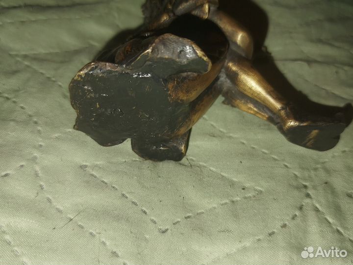 Девочка и бабочка, бронза