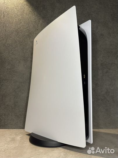 Sony PlayStation 5 + 2 Геймпада + Игры