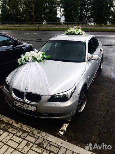 Свадебные украшения на автомобиль (машину)