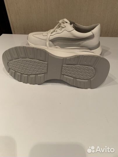 Кроссовки женские 36 размер