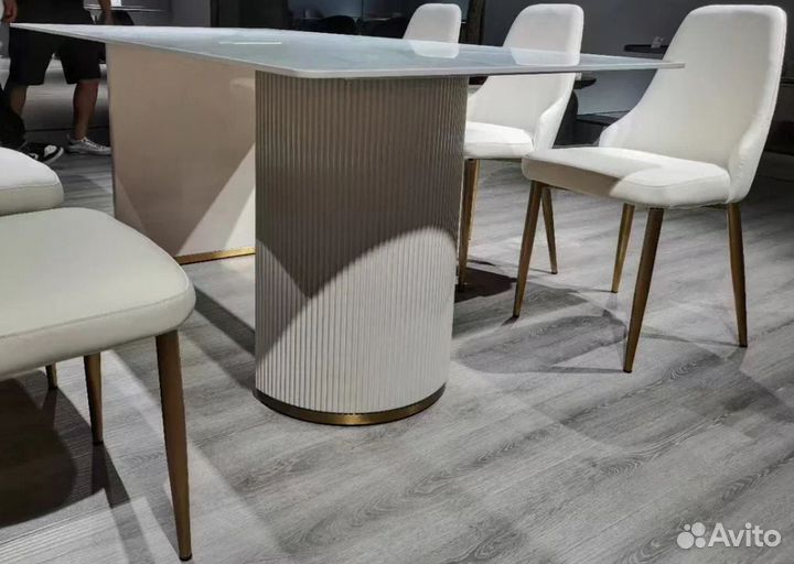 Стол из керамогранита