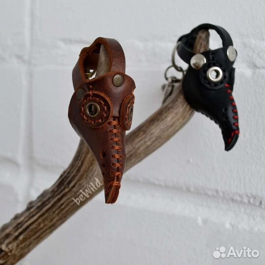 Брелок кожаный Чумной доктор