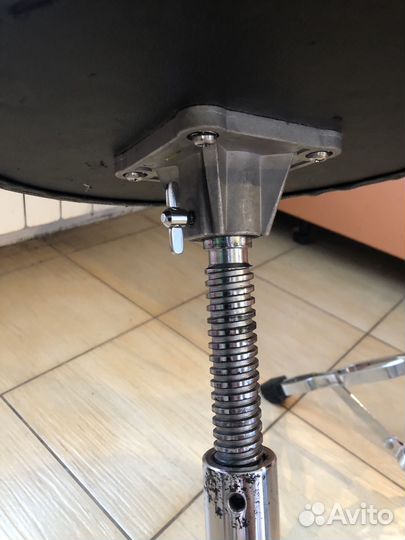 Продам два барабанных стульчика