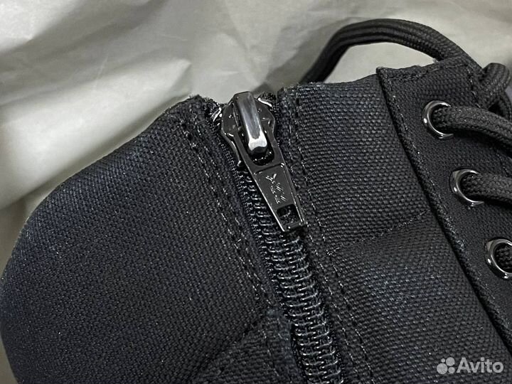 Balenciaga strike boots на руках