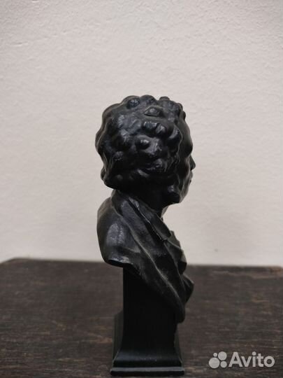 Бюст А. С. Пушкин