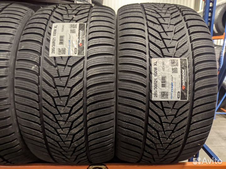 Hankook Winter I'Cept Evo 3 W330A 255/35 R21 и 285/30 R21 98W