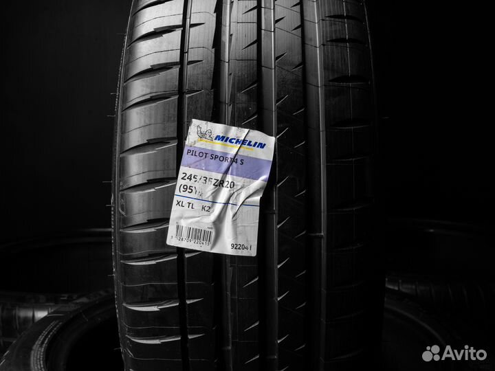 Michelin Pilot Sport 4 S 285/35 R20 и 245/35 R20 109Y