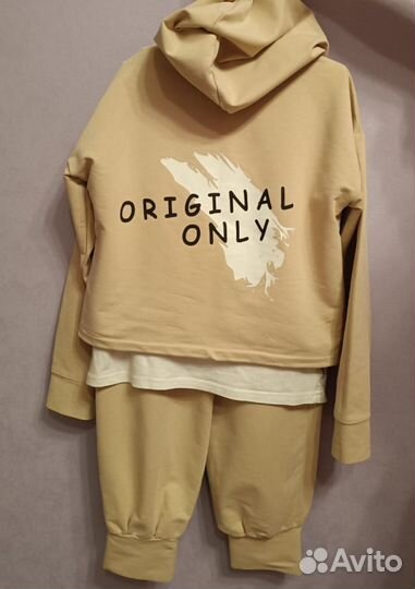 Спортивный костюм на девочку 128-134