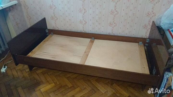 Кровать