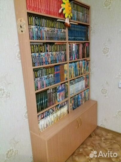 Книжный шкаф