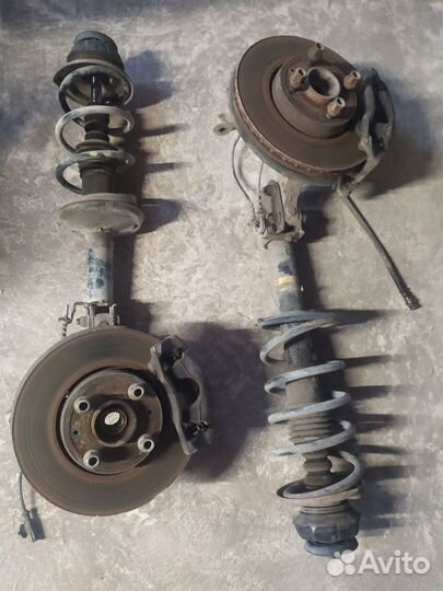 Стойка амортизатора в сборе Nissan Almera G15