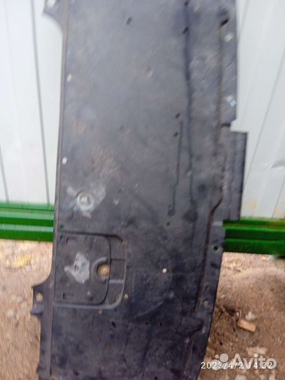 Пыльник радиатора Mazda