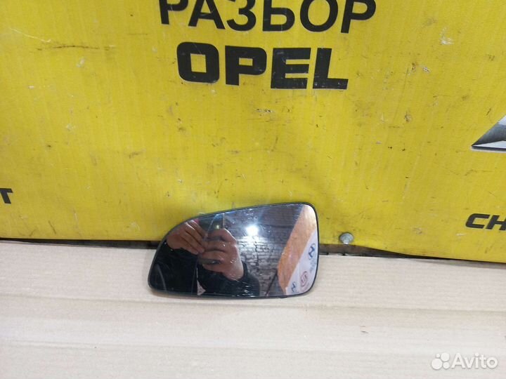 Зеркальный элемент левый Опель Астра Н