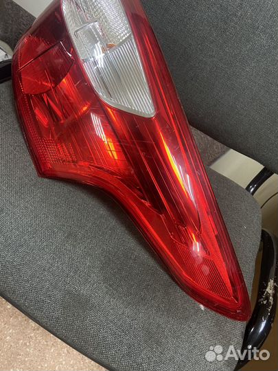 Фонарь правый наружный Ford Focus 3 универсал