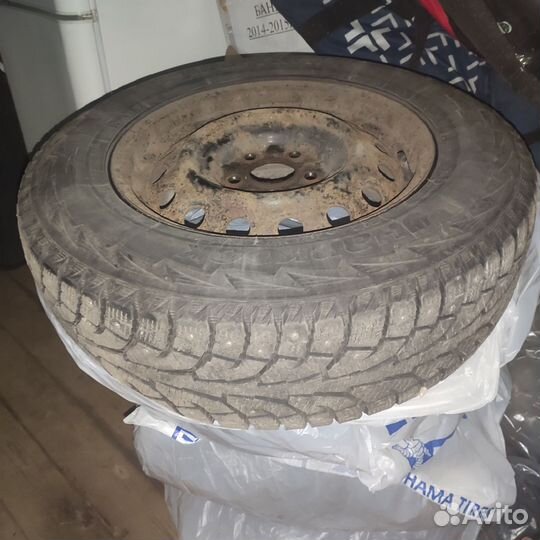 Hankook Winter I'Pike 215/70 R16