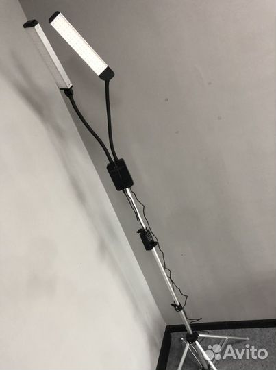 Профессиональная лампа “ilux” со штативом