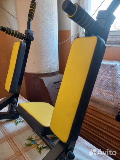 Турник навесной с мягкой спинкой и подлокотниками