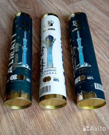 Подарочная коробка-тубус