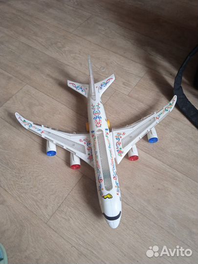 Модель самолета движущаяся