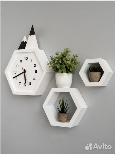 Полки соты 3 штуки с часами белые