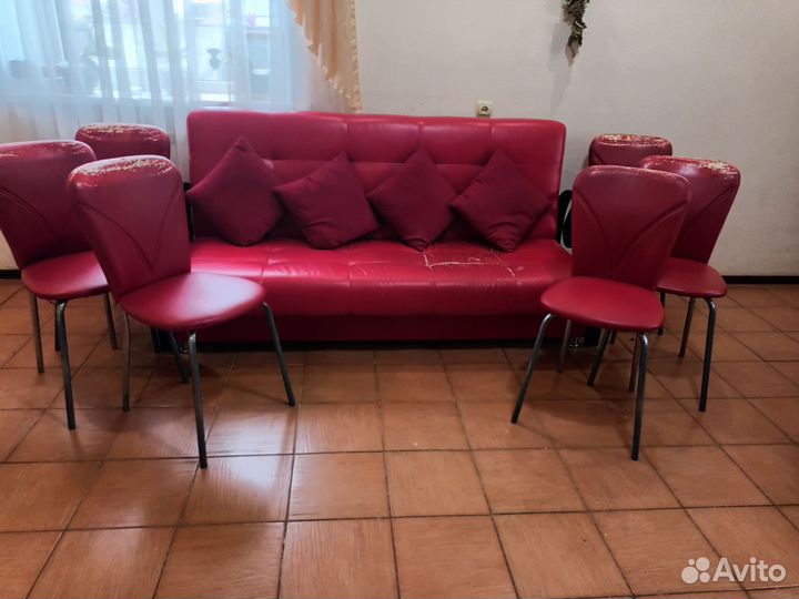 Диван и 6 стульев
