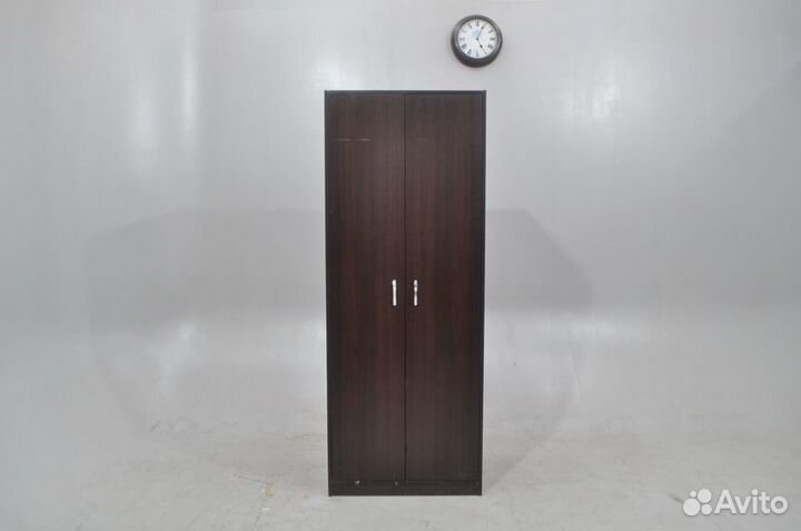 Офисный шкаф для одежды