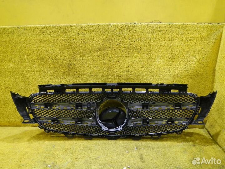 Решетка радиатора Mercedes-Benz E-Class
