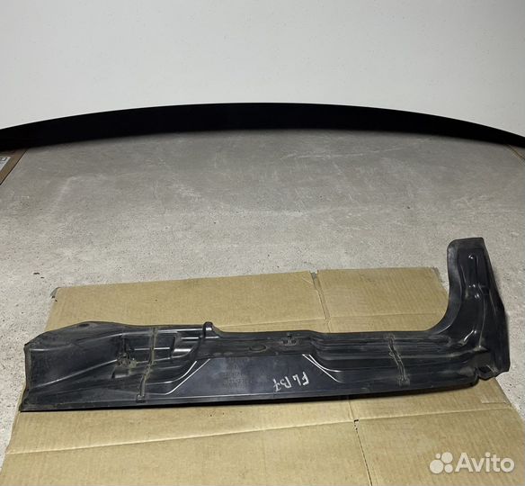 Уплотнитель крыла передний левый Audi A4 B7